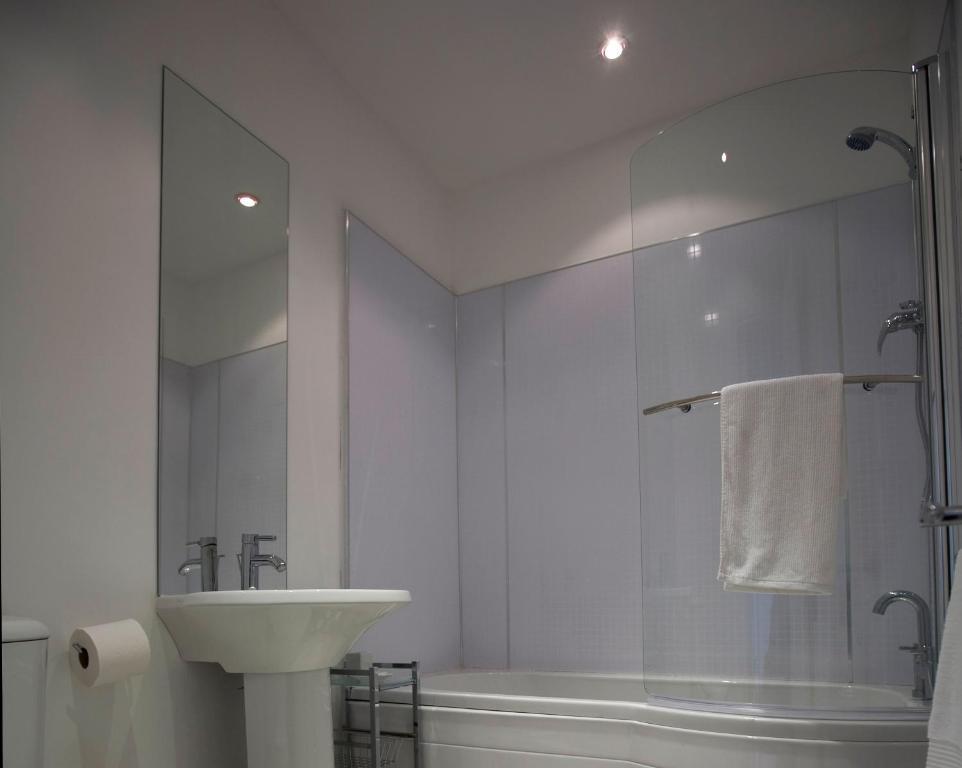 Aberdeen Serviced Apartments - The Lodge Buitenkant foto